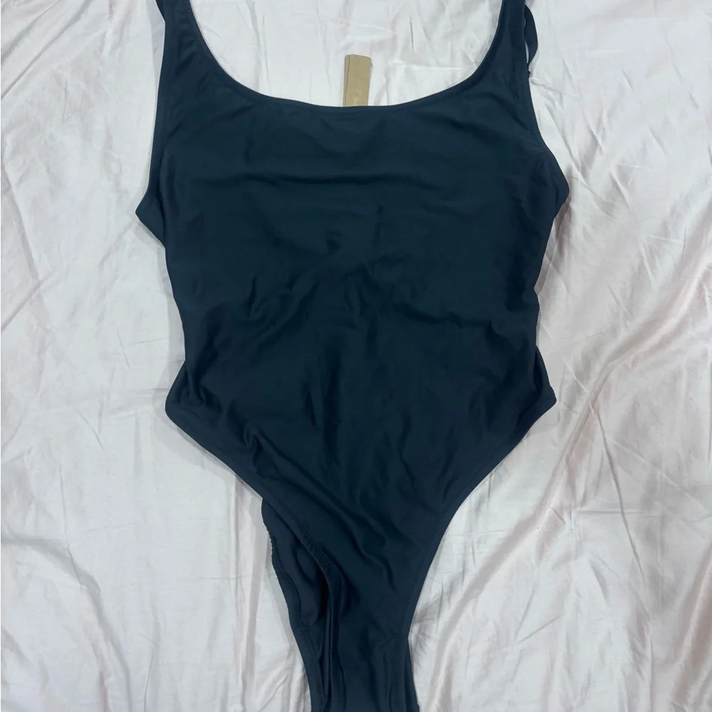 SKIMS SWIM SCOOP NECK ONE PIECE SIZE 2XL